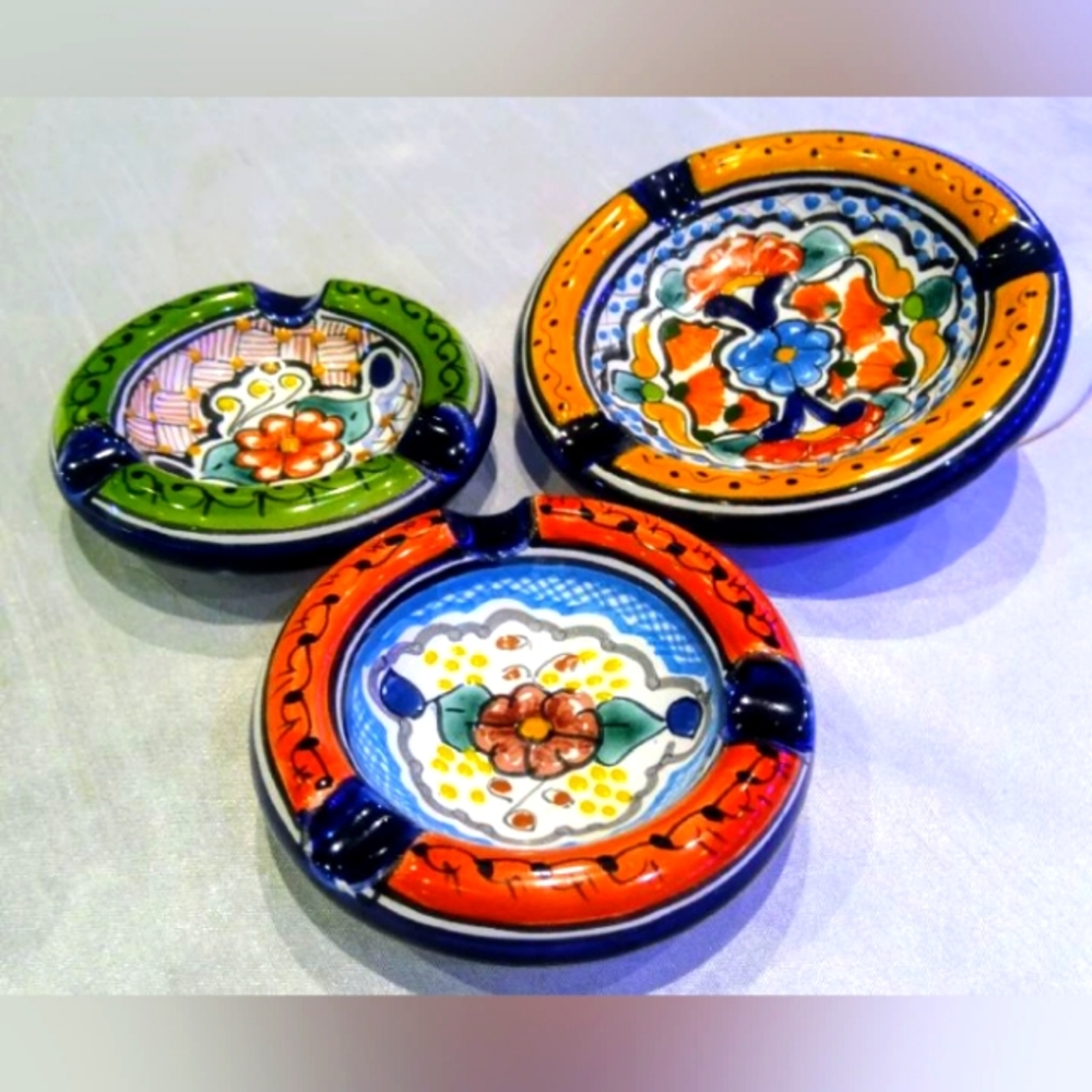 3 Talavera ashtray pottery.